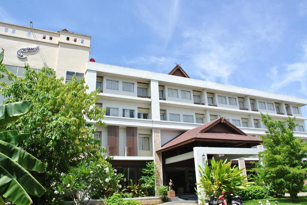 Nana Buri Hotel Chumphon Exterior photo