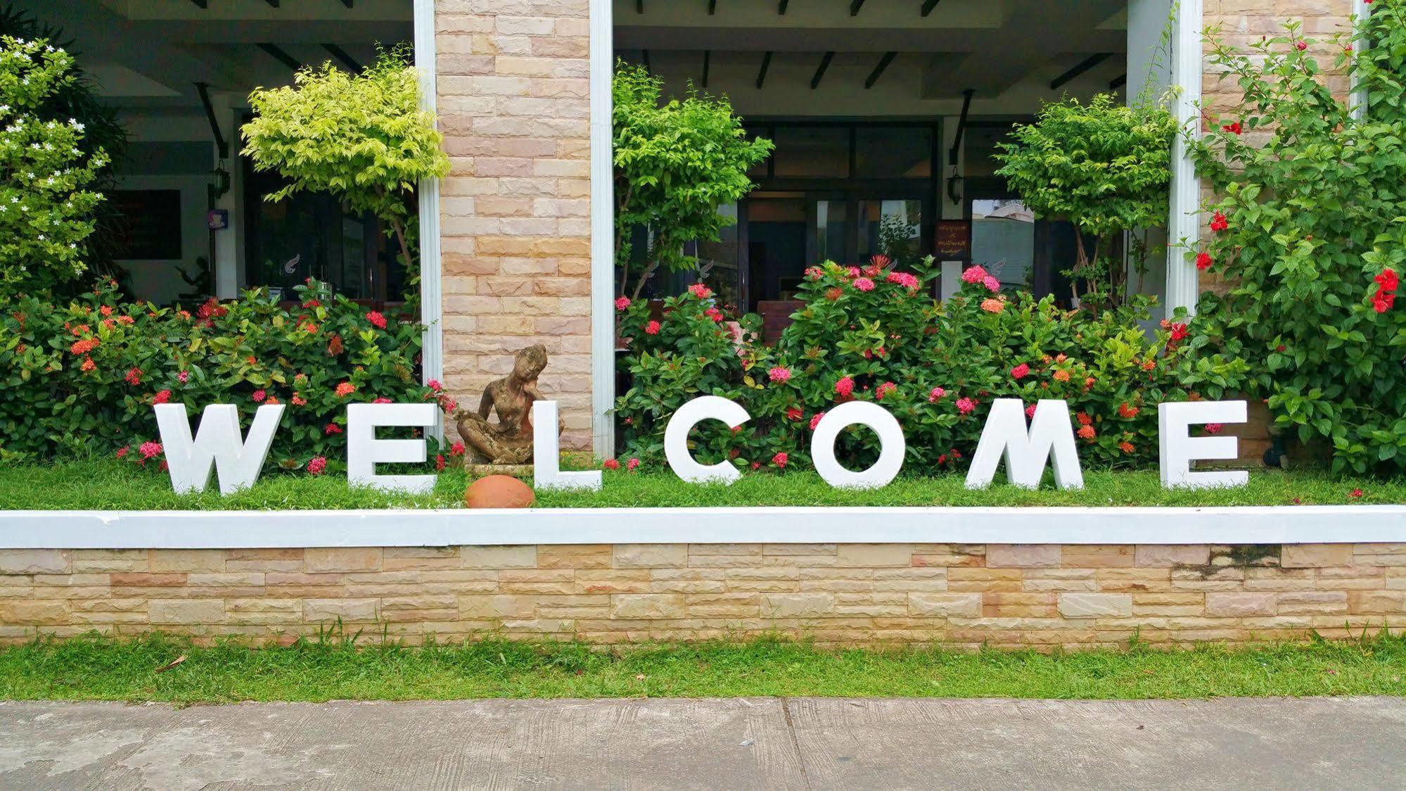 Nana Buri Hotel Chumphon Exterior photo