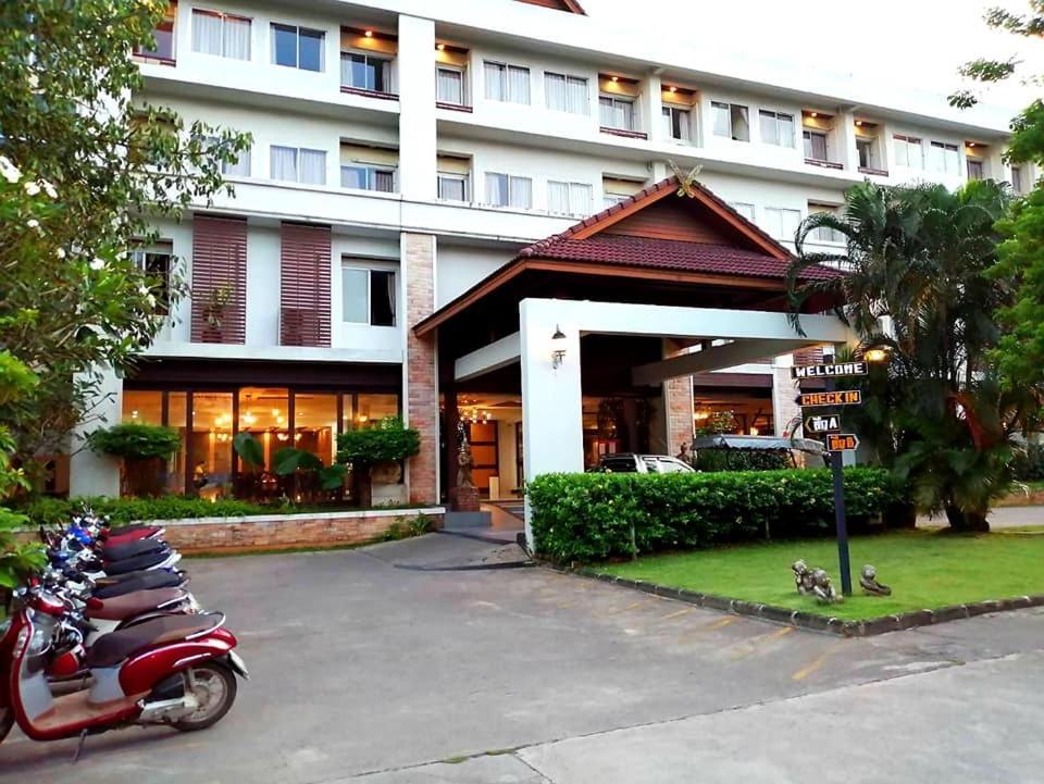 Nana Buri Hotel Chumphon Exterior photo